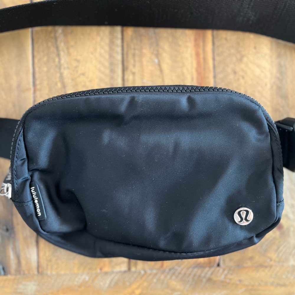 LULULEMON Everywhere Belt Bag 1L
Wordmark - Picture 3 of 12